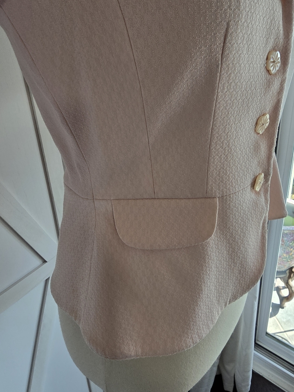 Vintage Tahari Arthur S Levine Women's Blazer in Pale Pink - Picture 4 of 11